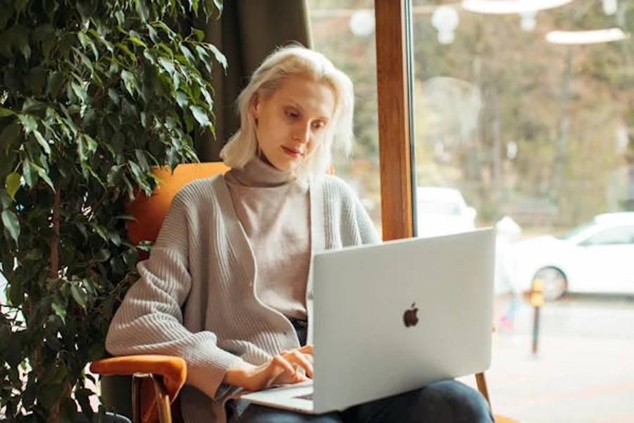 Woman Wearing a Open Front Casual Long Sleeve Knit Cardigan