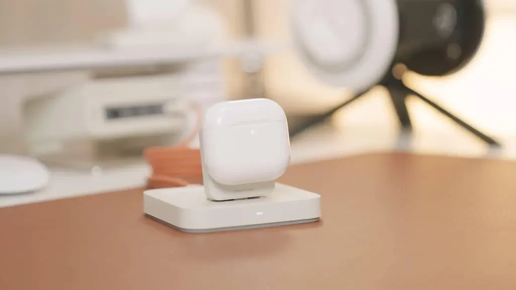 Supports wireless charging with an Apple Watch charger or any Qi-certified charger.