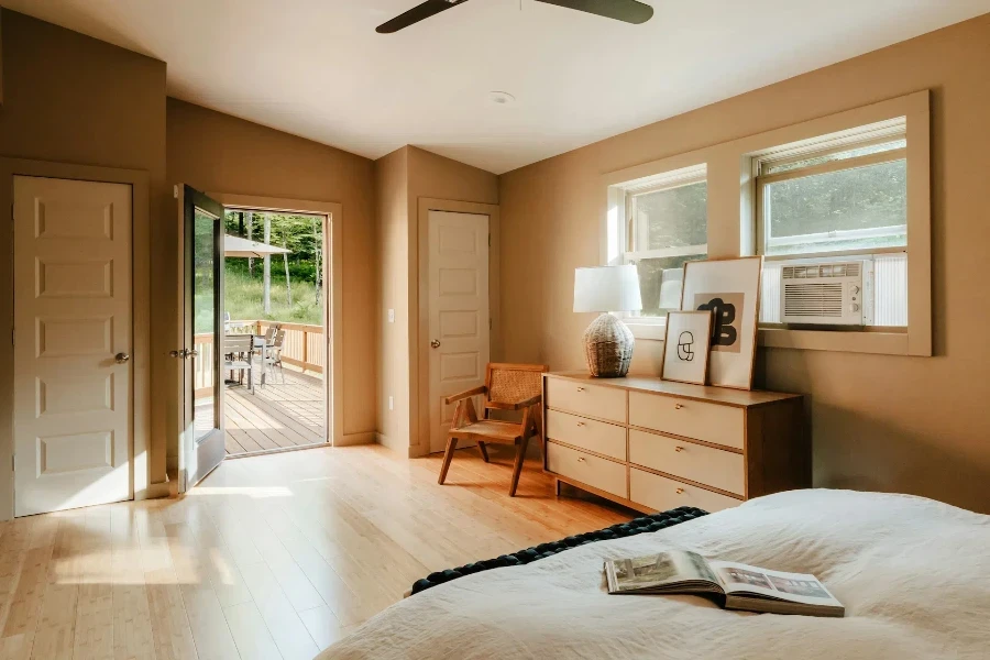 Room with two-tone 6 drawer chest