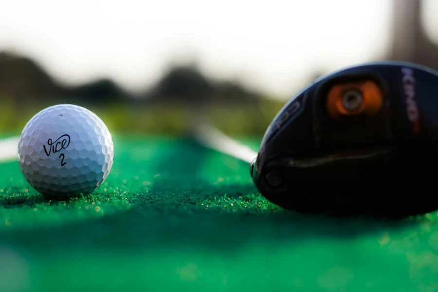 shallow focus photography of white golf ball