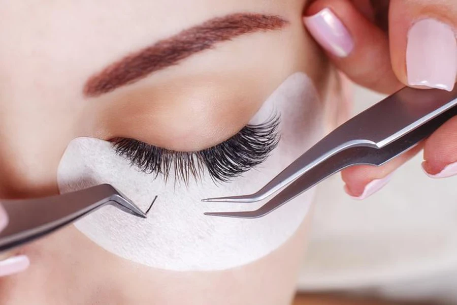 the eyelash tweezers
