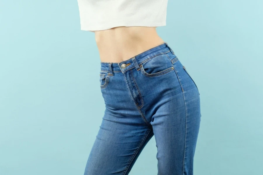 Lady rocking a pair of high-waisted jeans