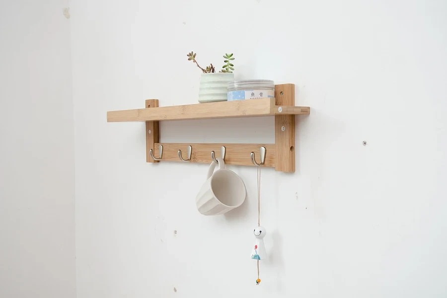 Wall-mounted coffee mug solutions help save more spaces