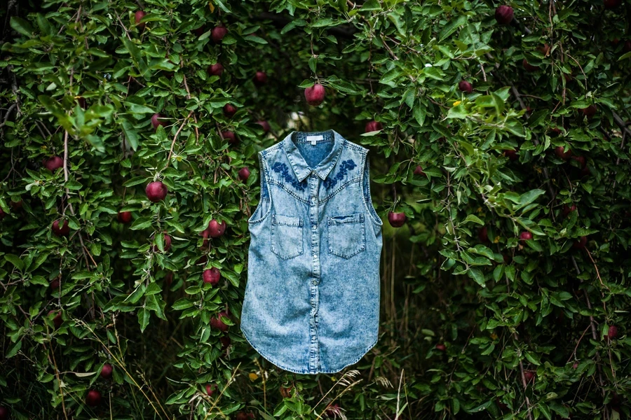 an unisex denim sporty vest