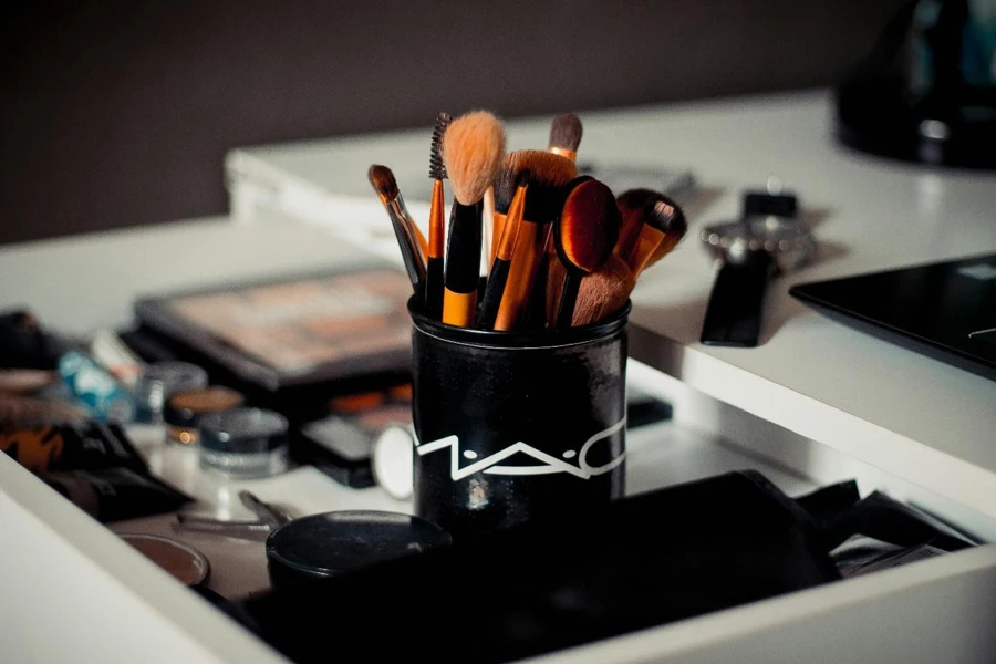 A cup full of makeup brushes