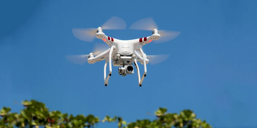 Un dron volando en el cielo