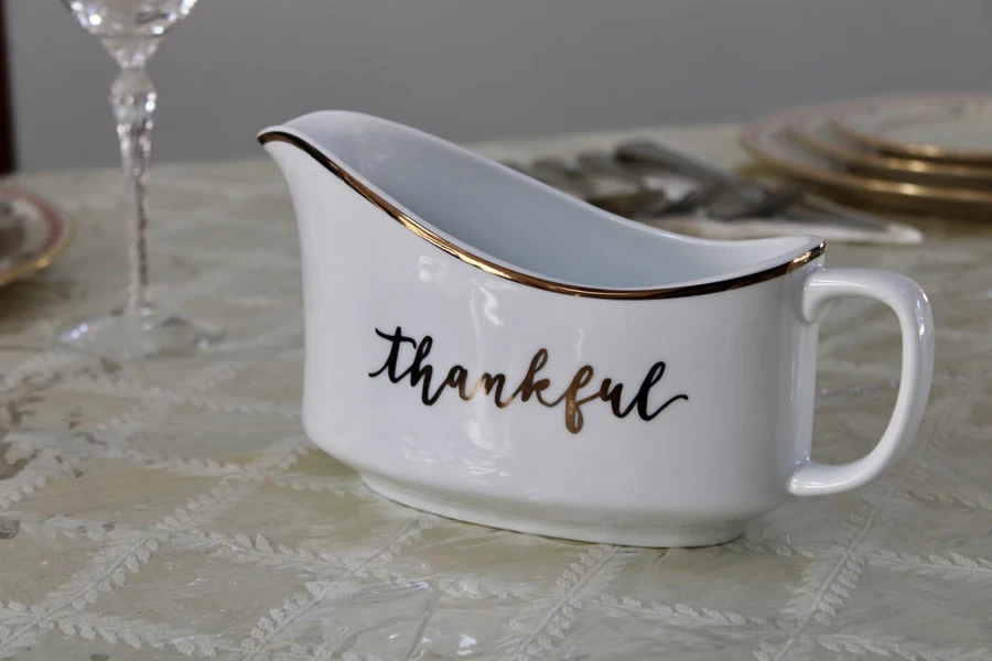 A simple gravy boat style for Thanksgiving