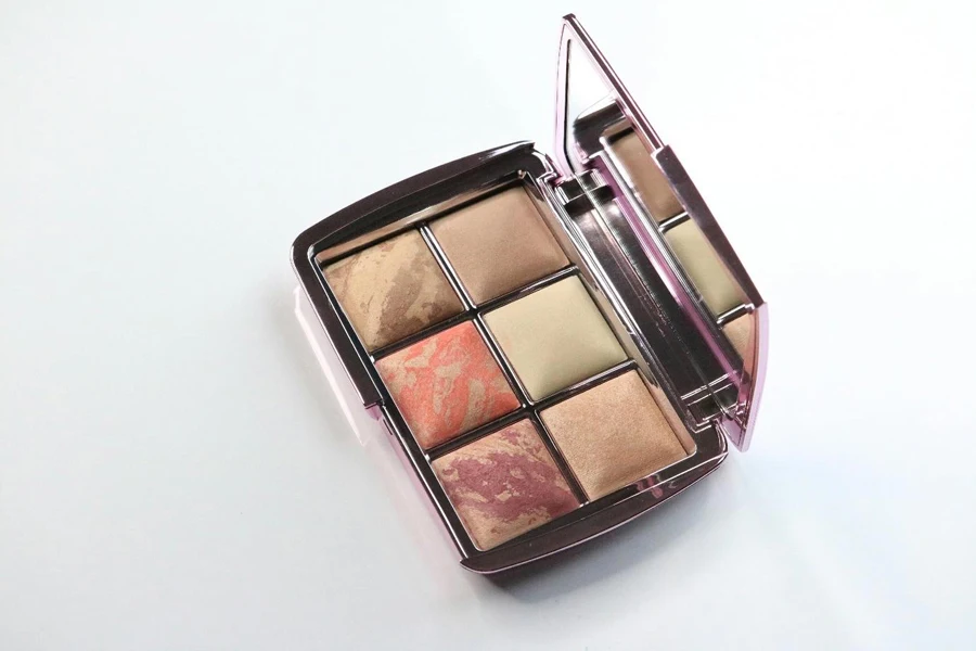 Palette of Eyeshadows in Elegant Box With Mirror