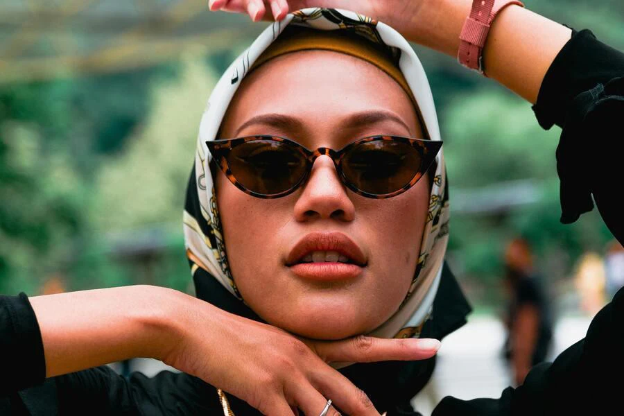 Woman wearing a retro headscarf style