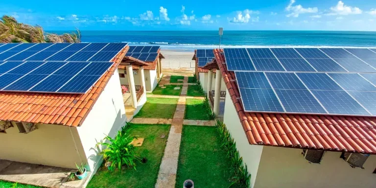 Paneles de energía solar instalados en casas