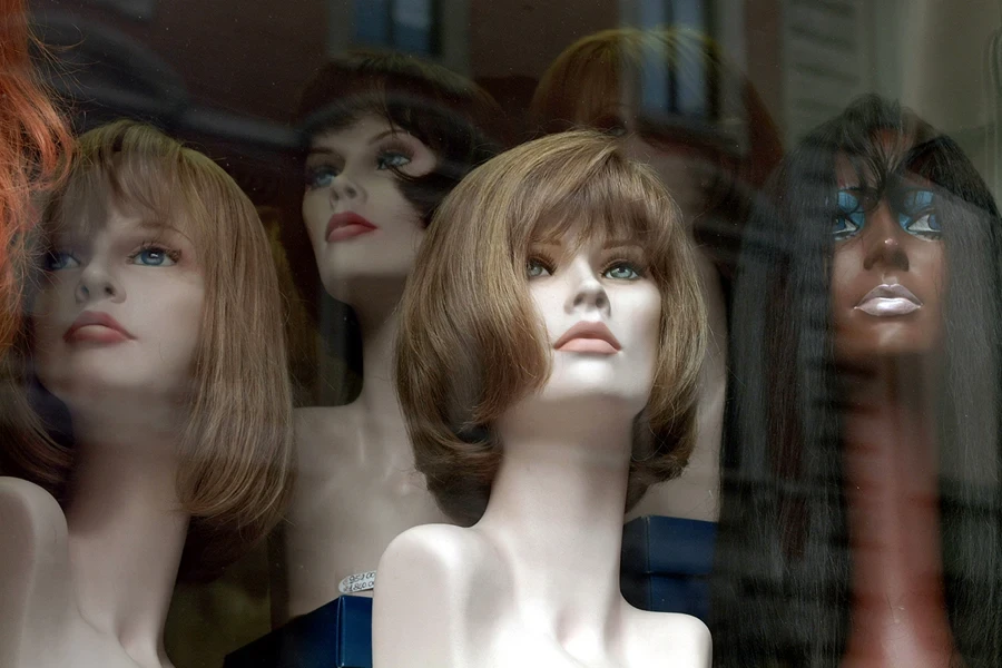 Mannequins with wigs of different colors