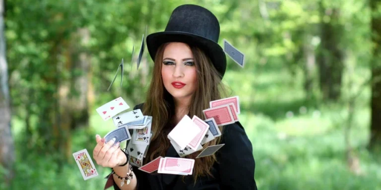 face, topper, playing cards