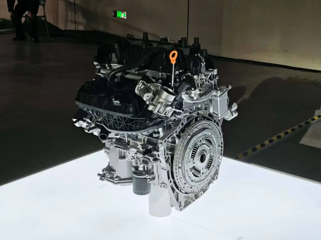 1.5L four-cylinder engine.