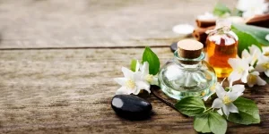 Aromatherapie mit ätherischen und handgemachten Bio-Massageölen mit Jasmin, Zimt und Vanille