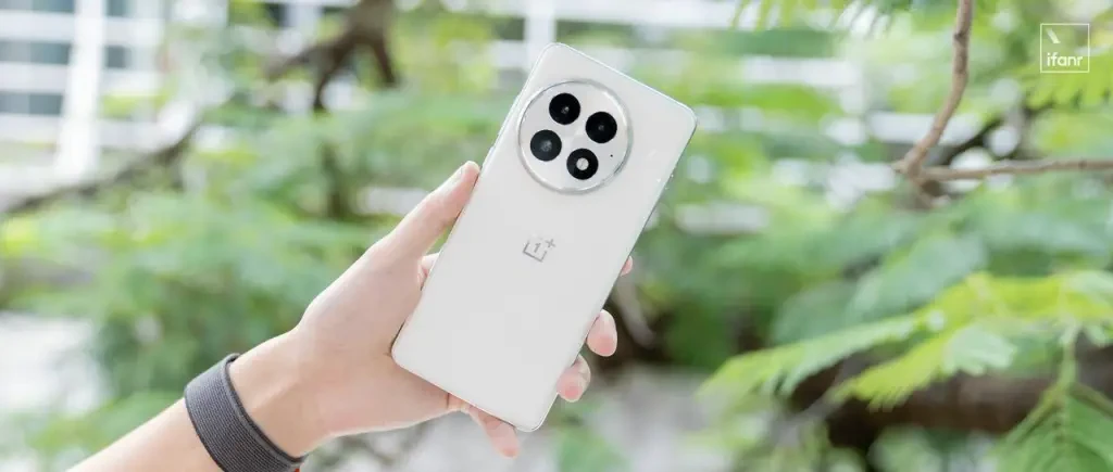 Close-up of OnePlus 13 camera design