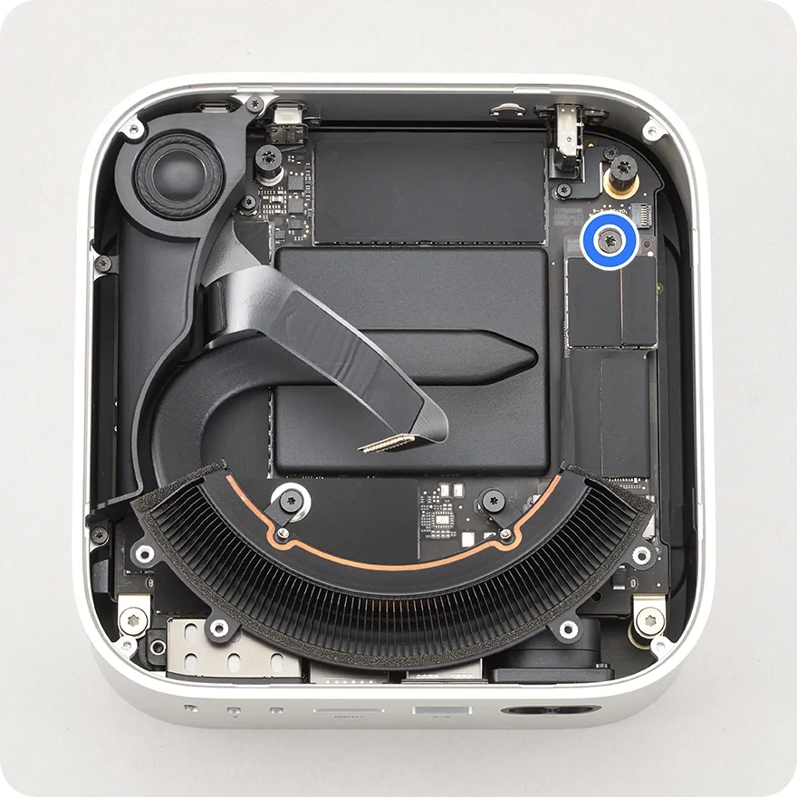 M4 Pro Mac mini internal structure with SSD module screws highlighted.