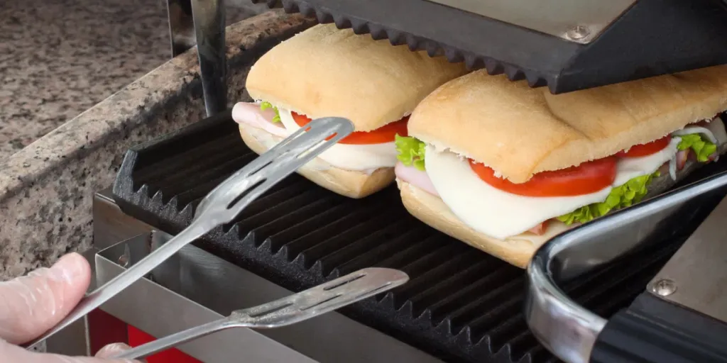 Prepare a quick and healthy sandwiches in the toaster