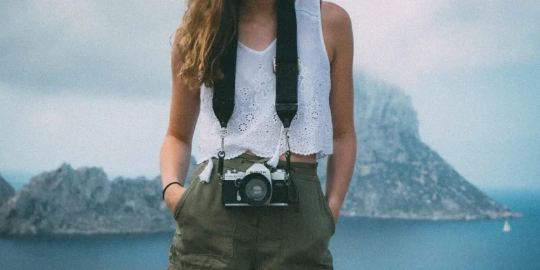 chica, mujer, fotógrafa, cámara, lente, pantalones cortos, camiseta sin mangas, cámara azul, pantalones cortos, pantalones cortos, pantalones cortos, pantalones cortos, camiseta sin mangas, camiseta sin mangas, camiseta sin mangas, camiseta sin mangas