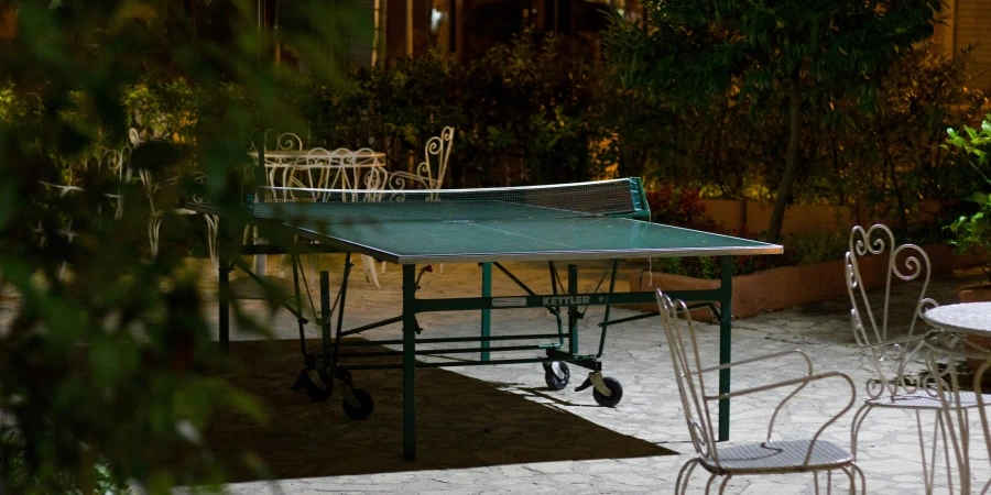 green table tennis during daytime