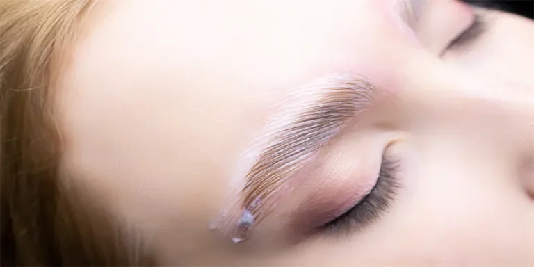macro photography of eyebrows on which laminating compositions are applied