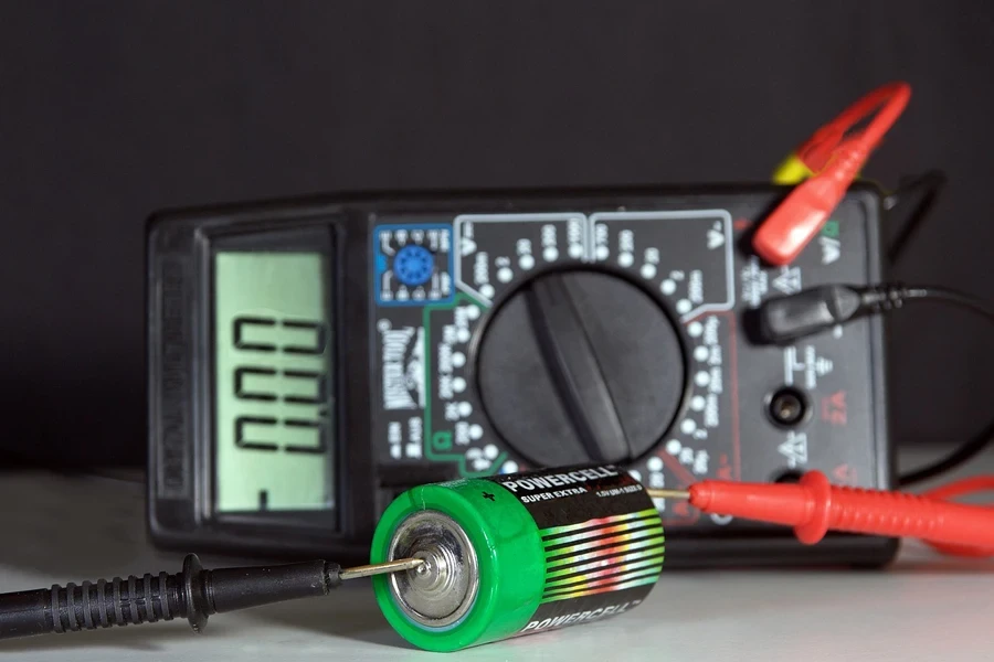 Measuring device of a battery