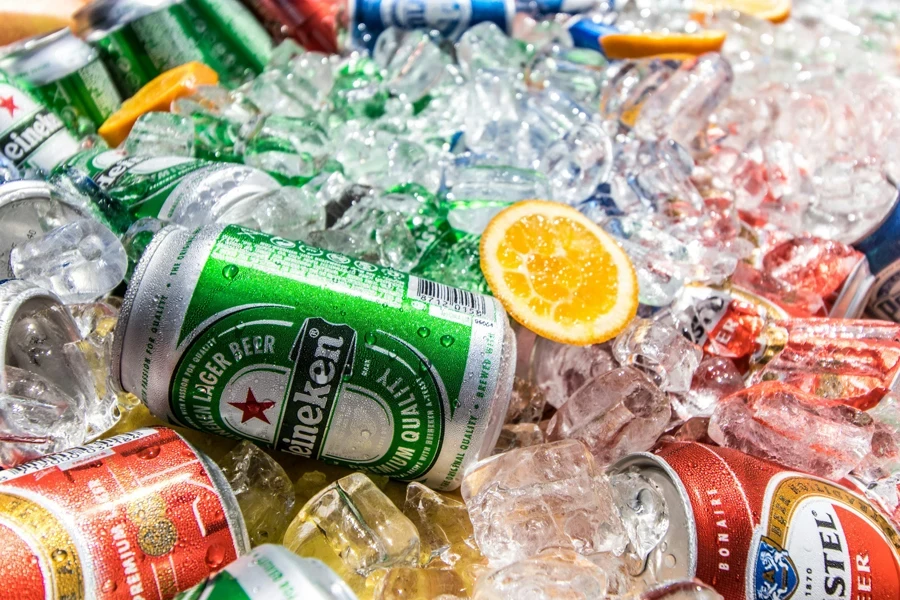 beer can lot with ice cube