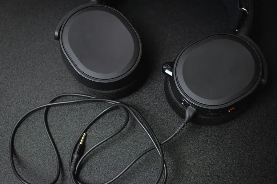 Wireless Headset with Detachable Cable