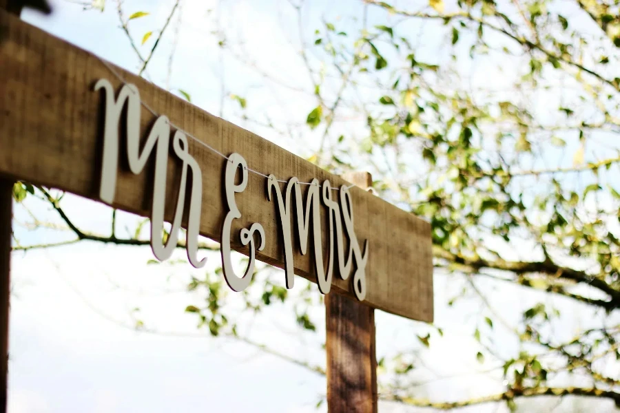 signage cut of Mr and Mrs for the wedding