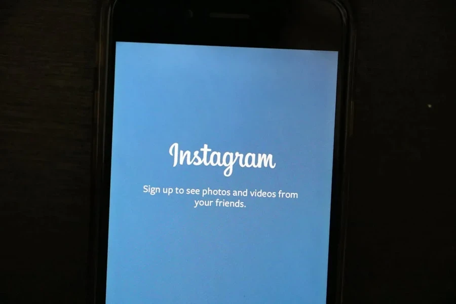 Instagram’s sign up page on the phone