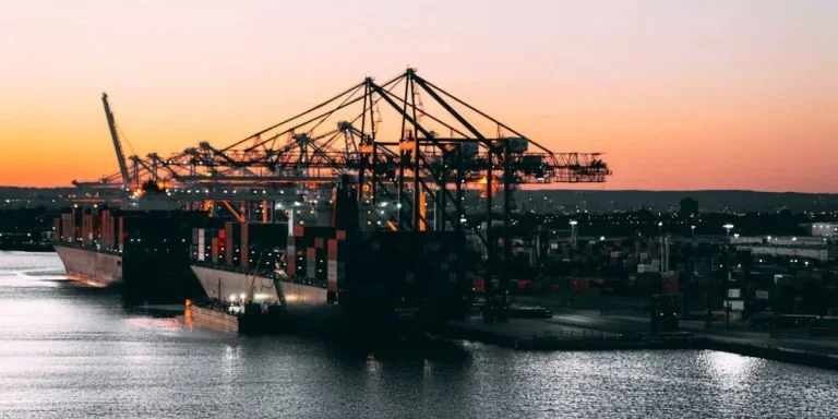 FOB rule means sellers must load goods onto vessels