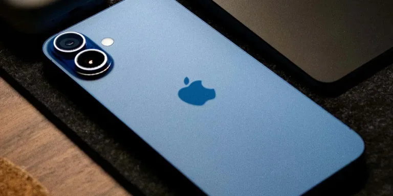 iPhone 16e