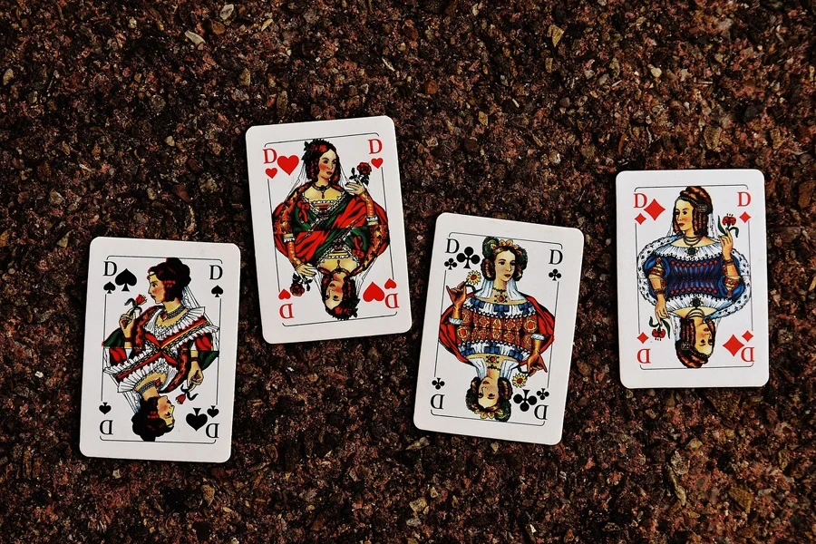 playing cards, lady, four, card game, gambling, heart, diamonds, cross, pik, game, skat, cards, happiness, to play, win, playing cards, playing cards