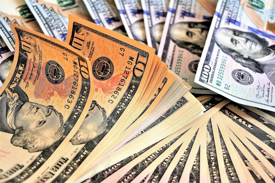 A pile of 10 dollar notes