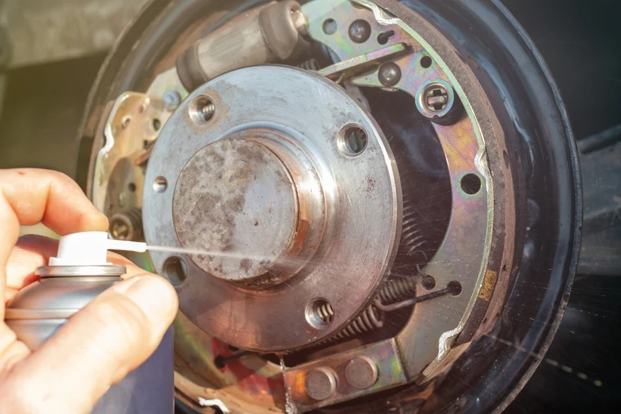 Cleaning a car drum brake with spray