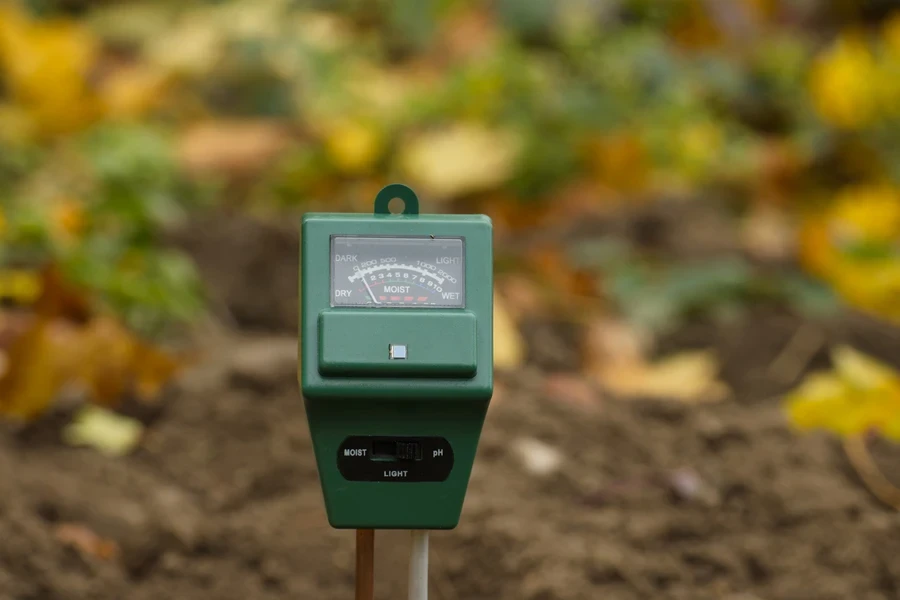 Green resistive soil moisture meter without batteries