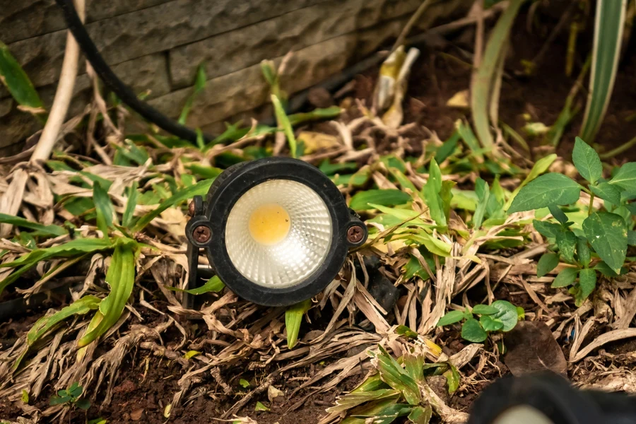 Landscape light used for outdoor lights system in yard