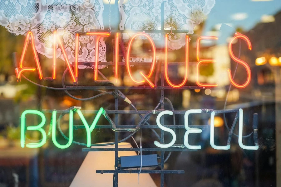 Neon sign advertising antiques to buy and sell