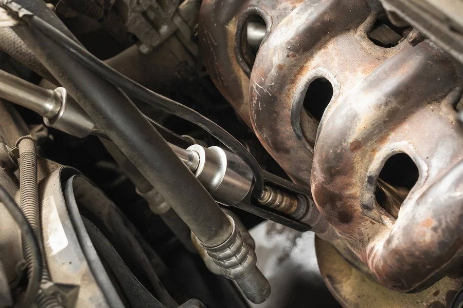 Screwing in a car O2 sensor using a O2 sensor socket