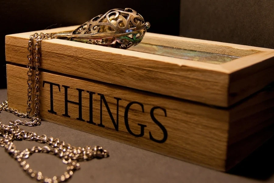Wooden jewelry box