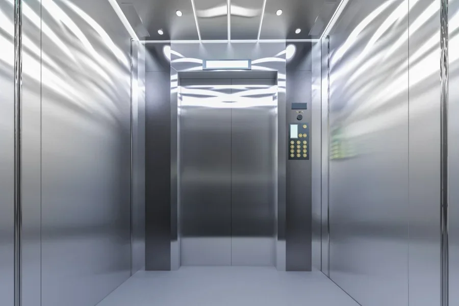 Бесконечное зеркало в лифте