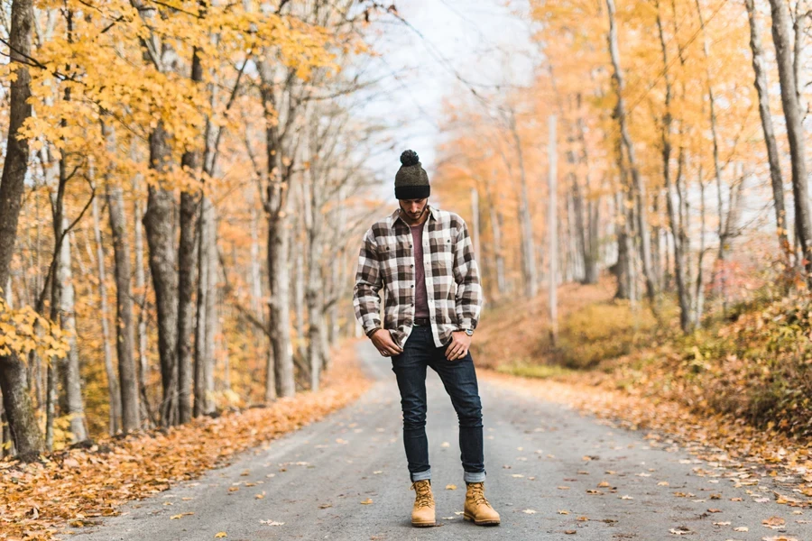Bloke posing with an oversized flannel shirt and skinny jeans