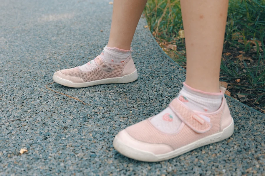 Girl wearing pink wide toe shoes
