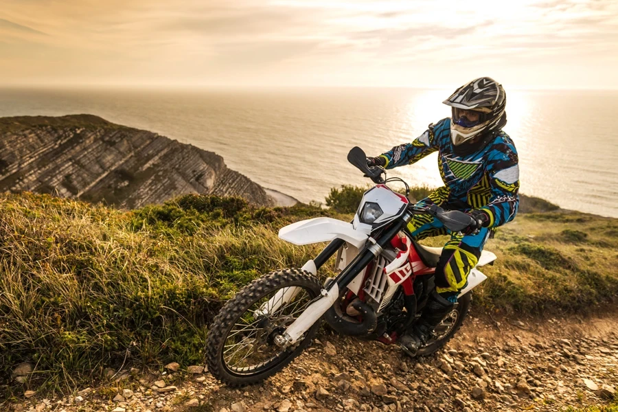 Image of an enduro bike rider