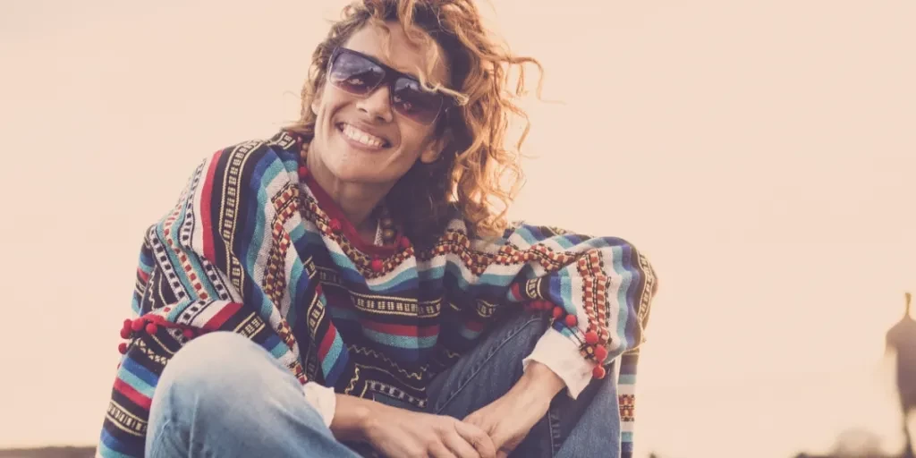 Lady rocking a poncho and stone-washed jeans