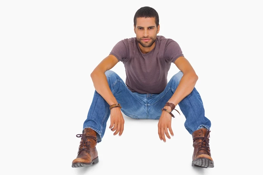 Man wearing a T-shirt and rugged leather boot