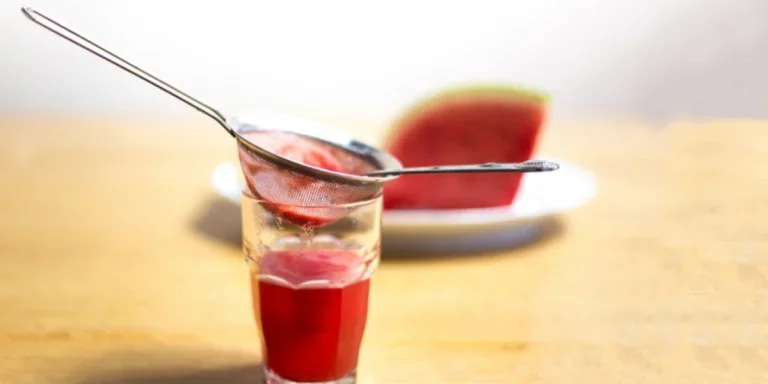 Mesh juice strainer model used to make fresh watermelon juice