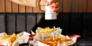 Person using Onyx salt mills to make fine powder
