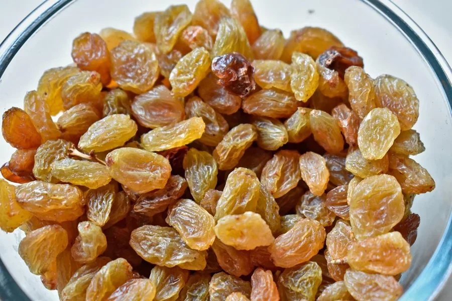 A bowl of dehydrated raisins