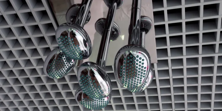 Eine Gruppe silberner Duschlautsprecher