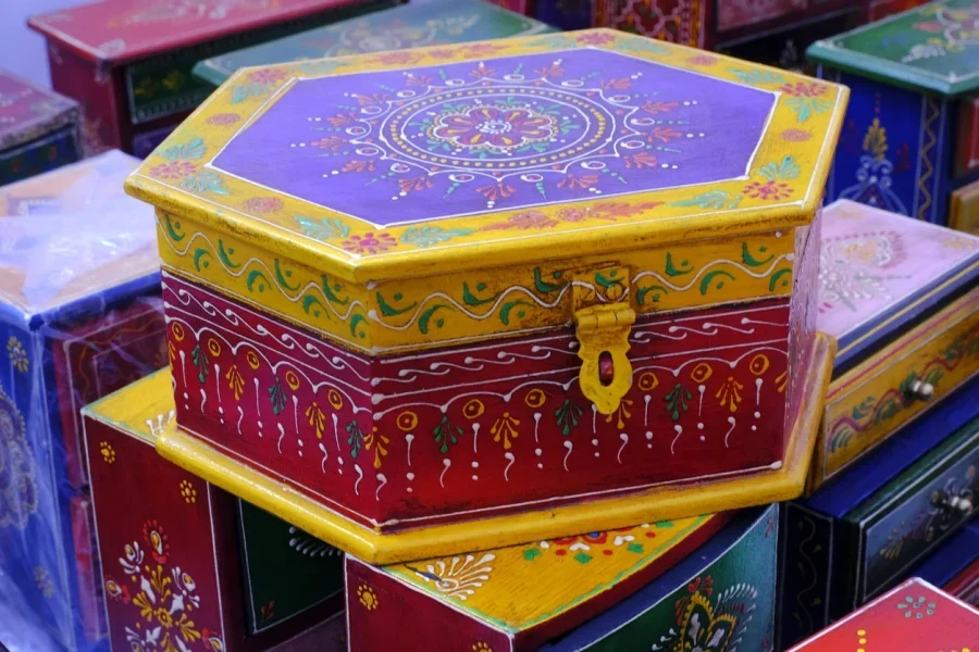 Wunderschöne handbemalte Schmuckschatulle aus Holz